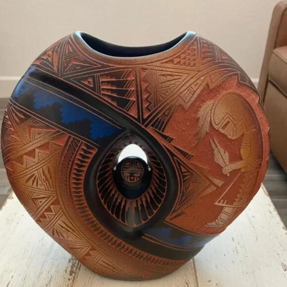 Laguna Pueblo Indian Hand Etched pottery/vase by J.R & Diane Aragon-signed